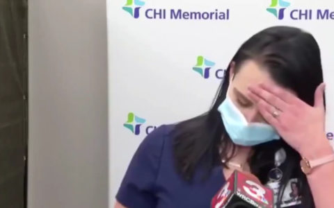 Tiffany Dover nővér koronavírus oltás után.
