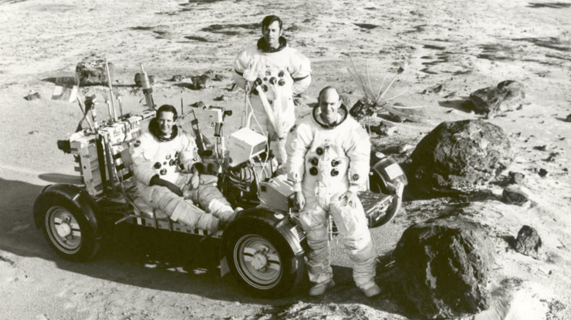 Apollo 16 Holdra szállás