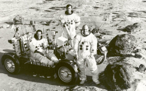 Apollo 16 Holdra szállás