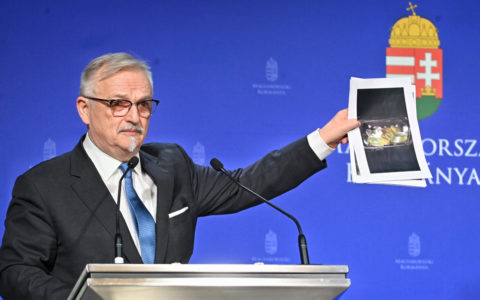 Hernádi Zsolt zacskós benzin