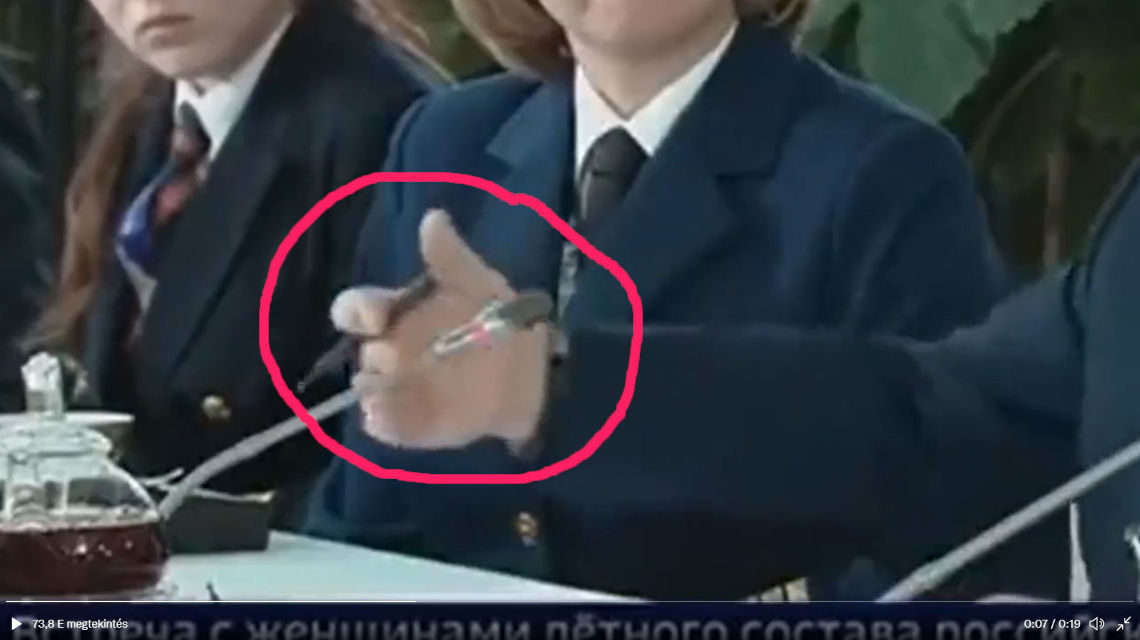 Putyin átnyúl a mikrofonon greenbox