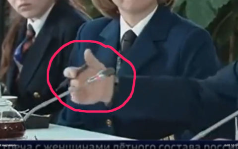 Putyin átnyúl a mikrofonon greenbox