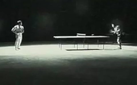 Bruce Lee nundzsakuval pingpongozik kamu