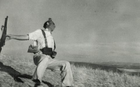 Robert Capa legendás fotója a milicistáról