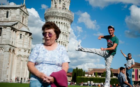 Turisták a pisai ferde toronynál