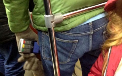 bankkártya metrón csalás