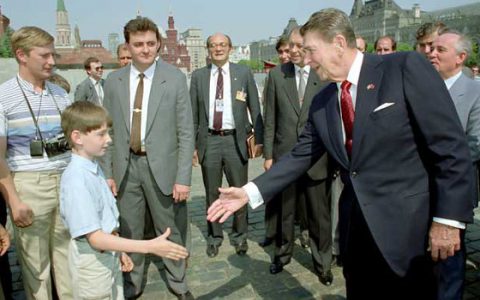 Putyin hasonmás Reagan közelében