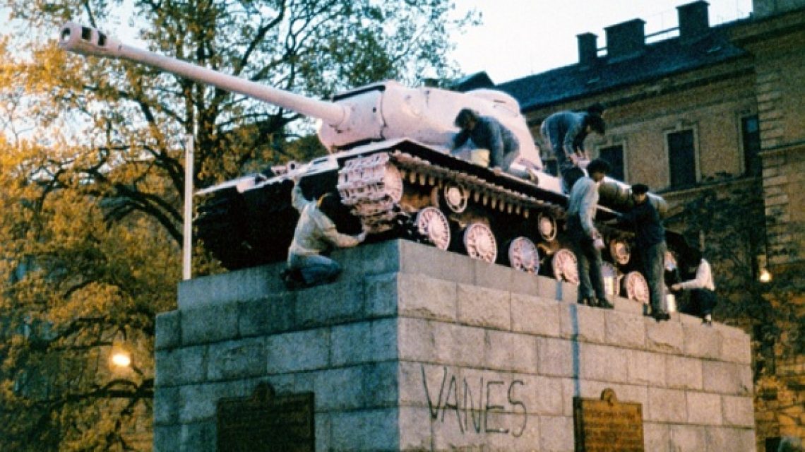 Prága rózsaszínű tank